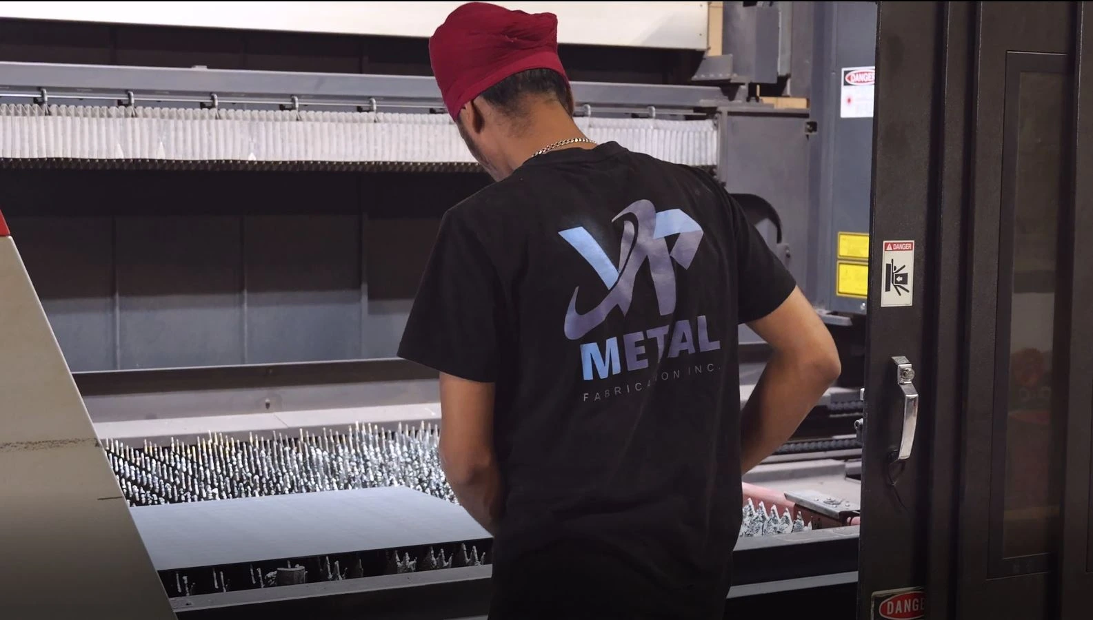 Loading steel plate onto laser cutting machine